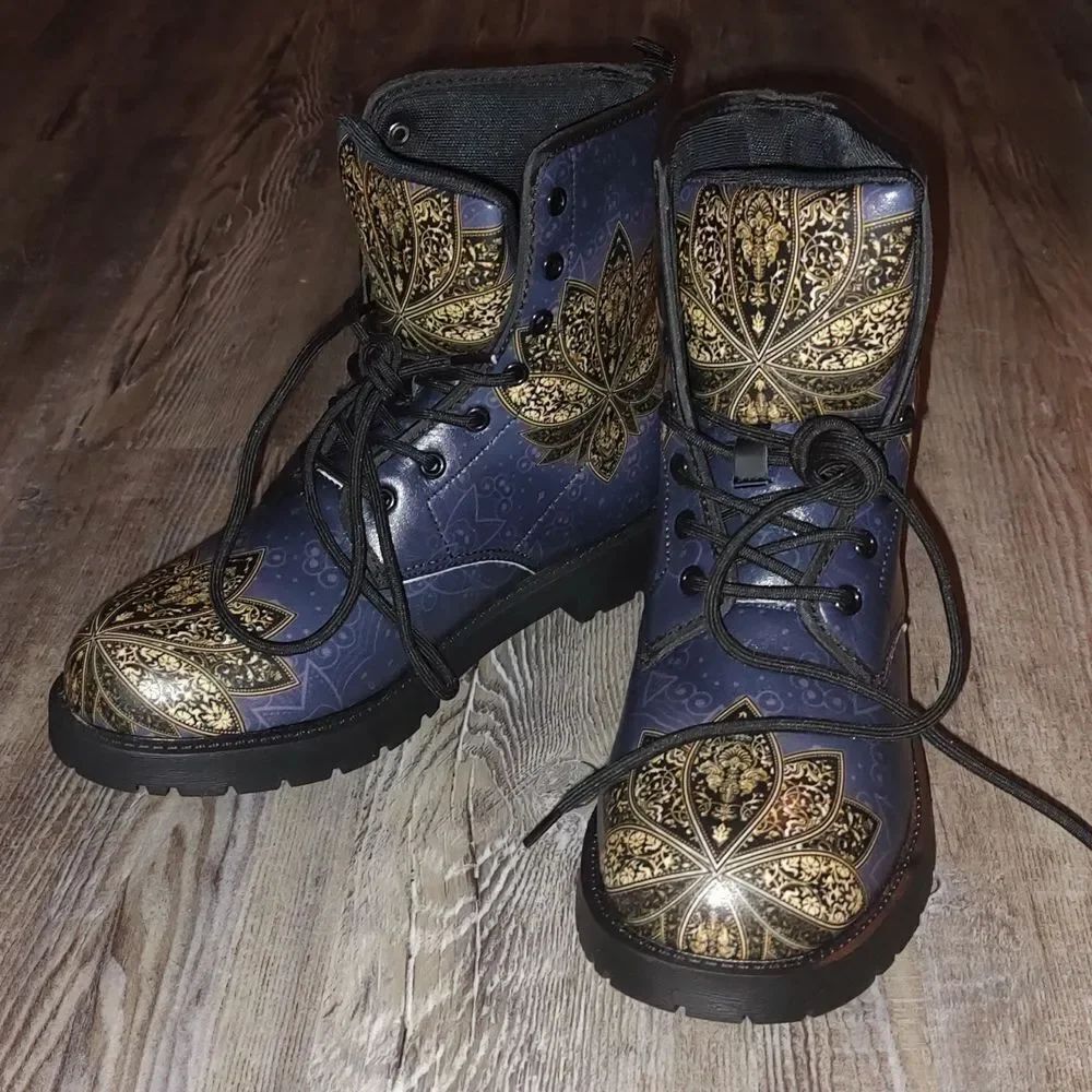 Blue Gold Lotus Mandala spiritual henna combat work style boot  Sz 8 Ladies NWOT